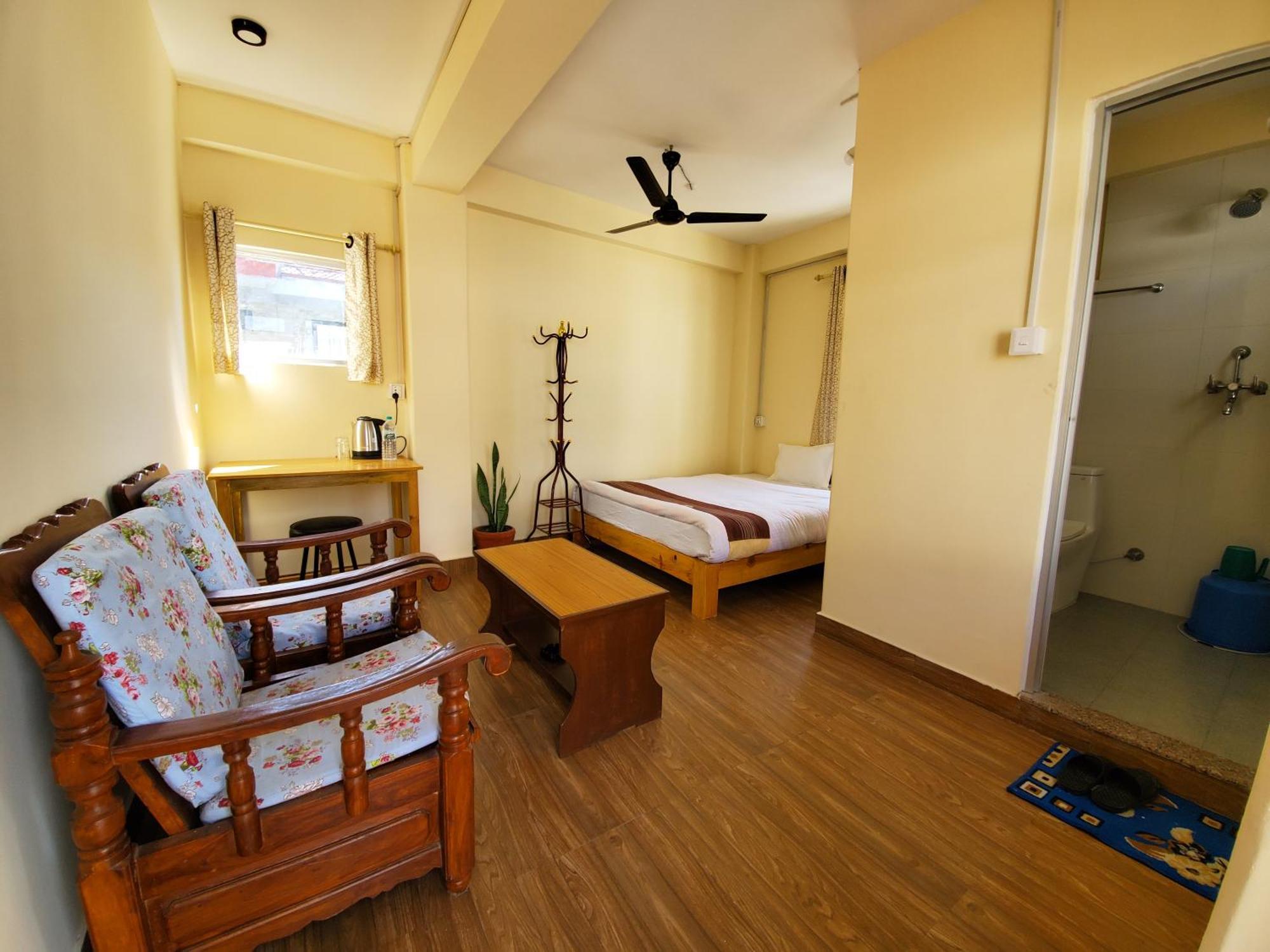 Santoshi Guest House, Покхара Екстер'єр фото