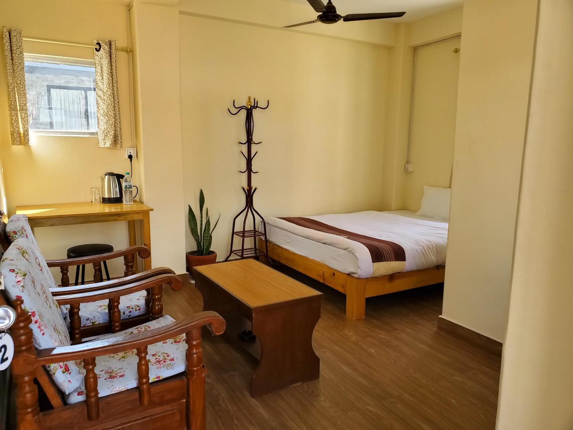Santoshi Guest House, Покхара Екстер'єр фото