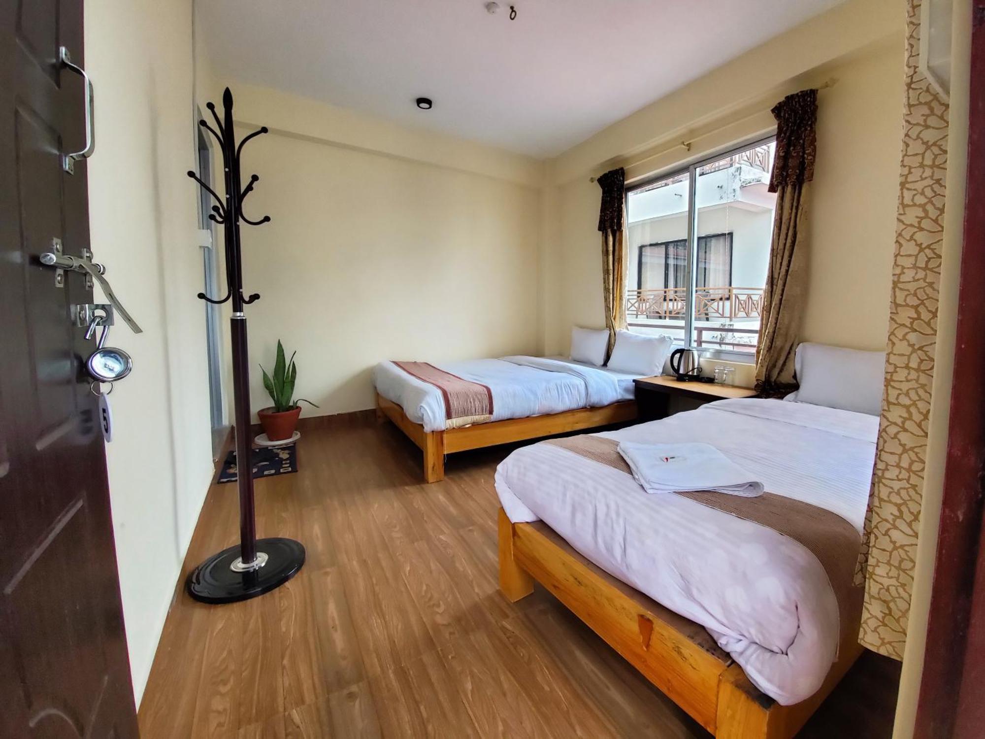 Santoshi Guest House, Покхара Екстер'єр фото