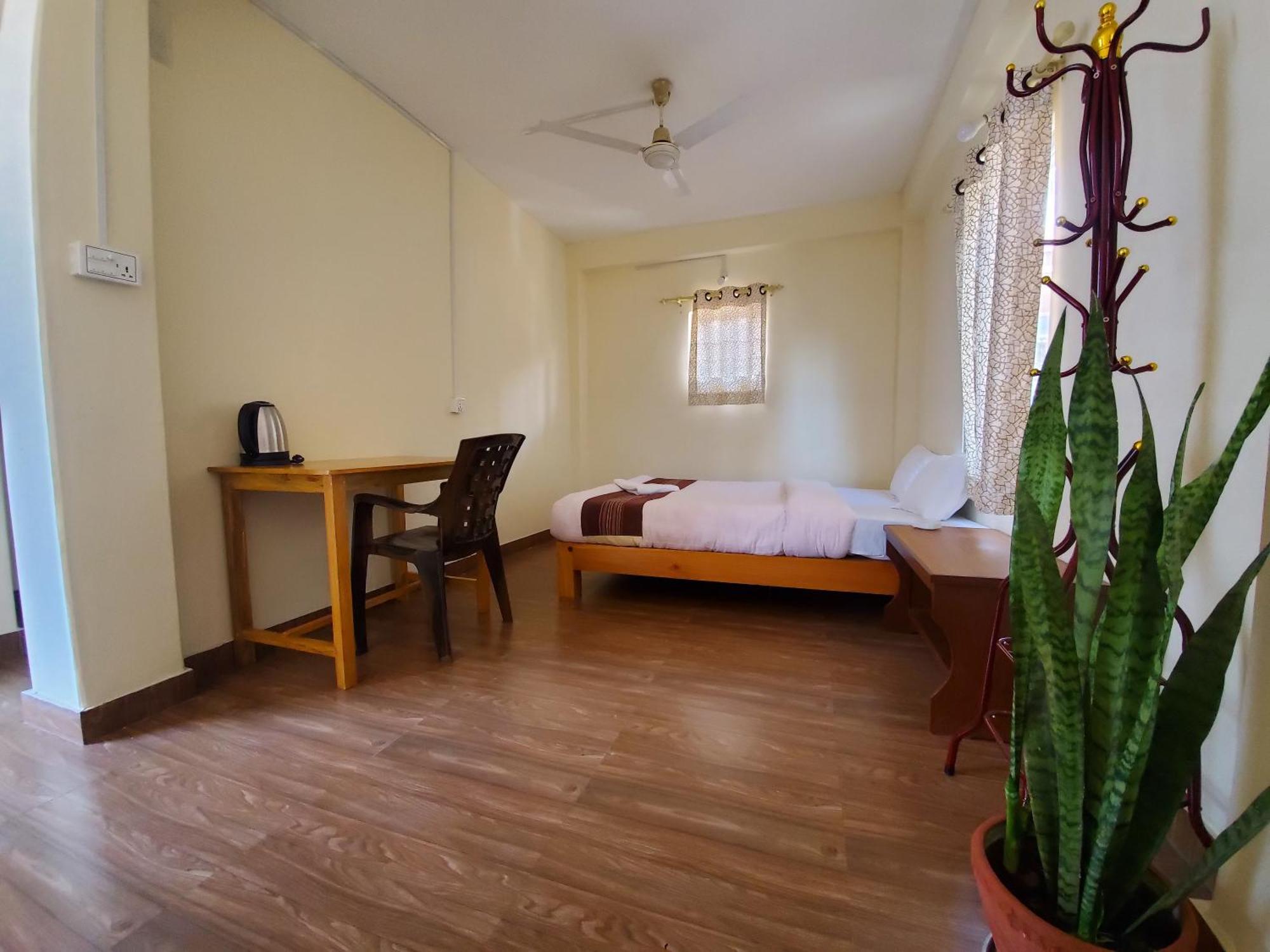 Santoshi Guest House, Покхара Екстер'єр фото