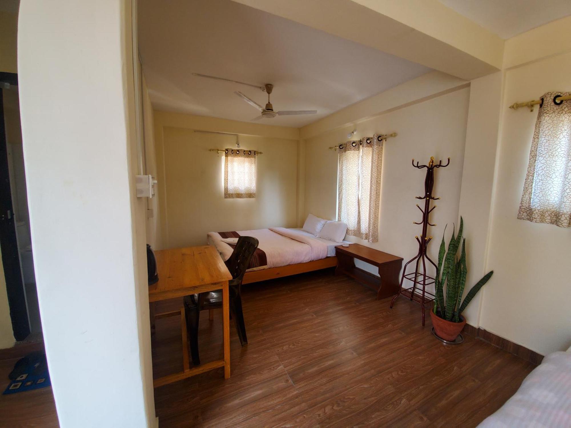 Santoshi Guest House, Покхара Екстер'єр фото