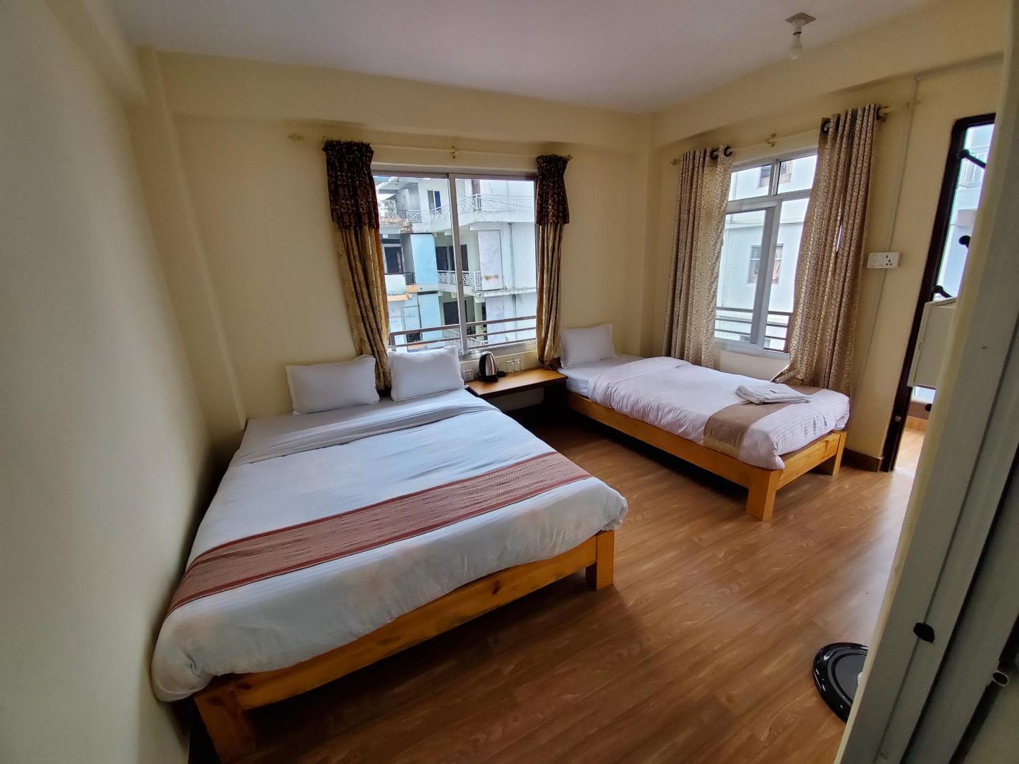 Santoshi Guest House, Покхара Екстер'єр фото