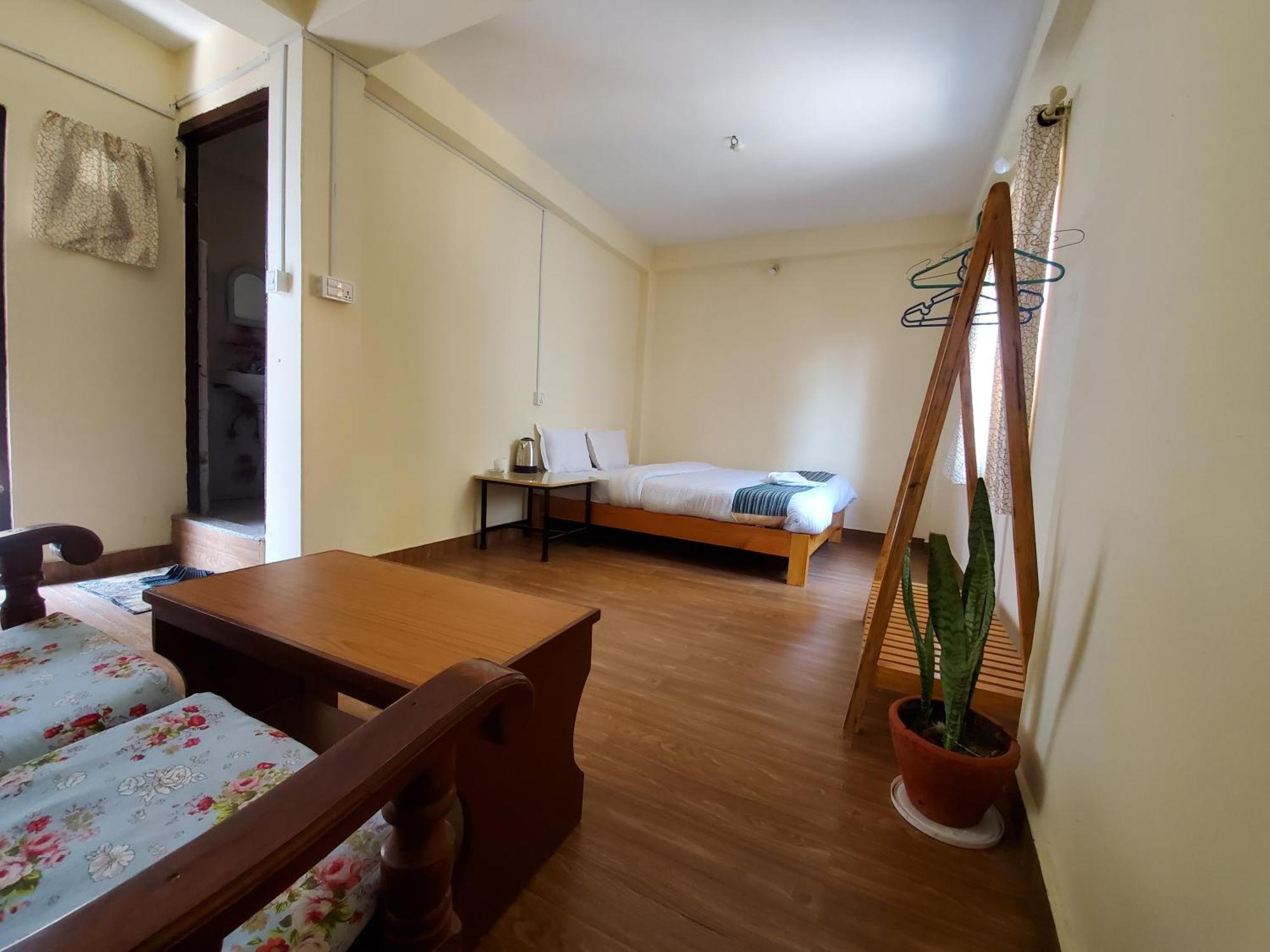 Santoshi Guest House, Покхара Екстер'єр фото