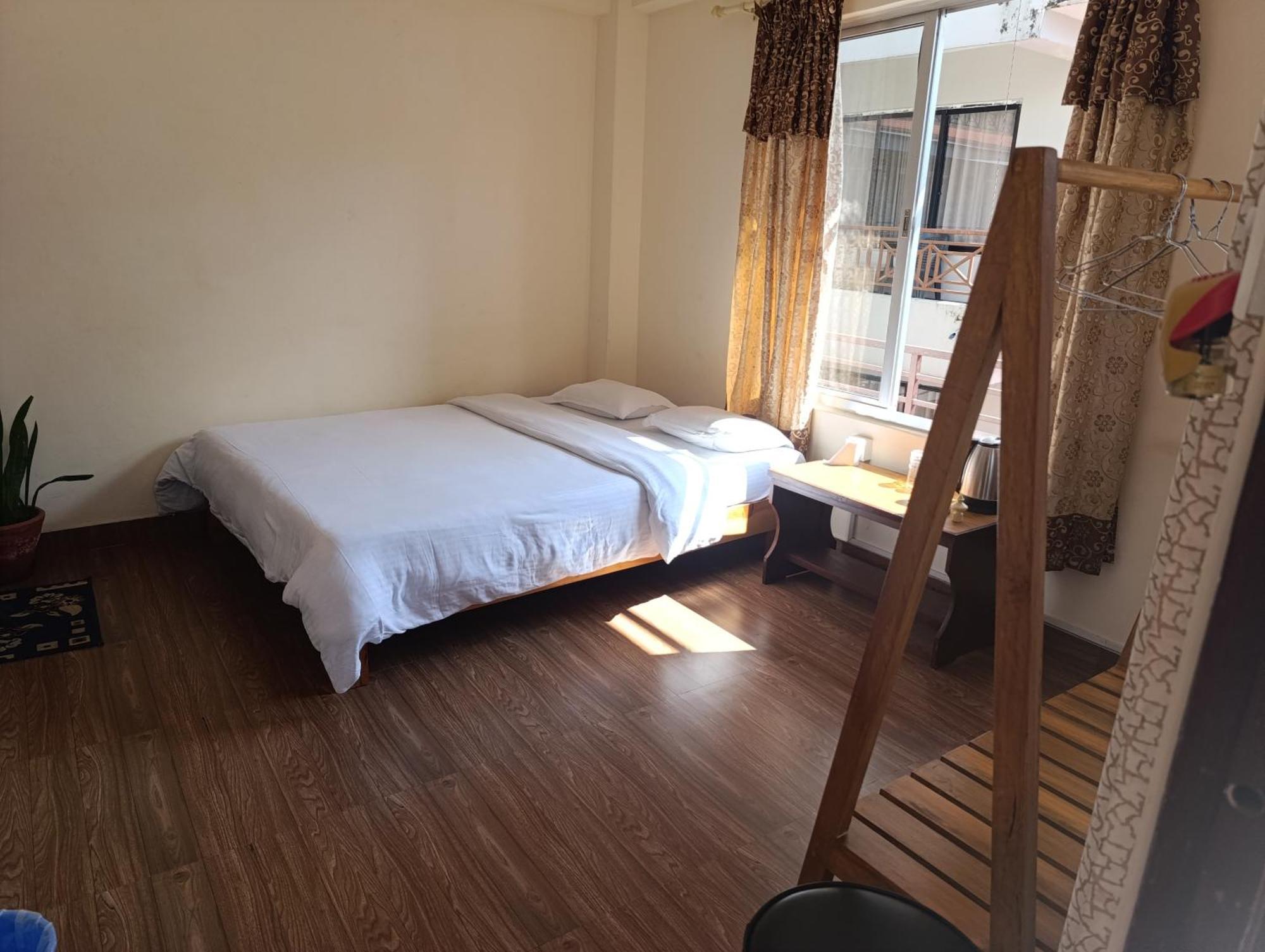 Santoshi Guest House, Покхара Екстер'єр фото