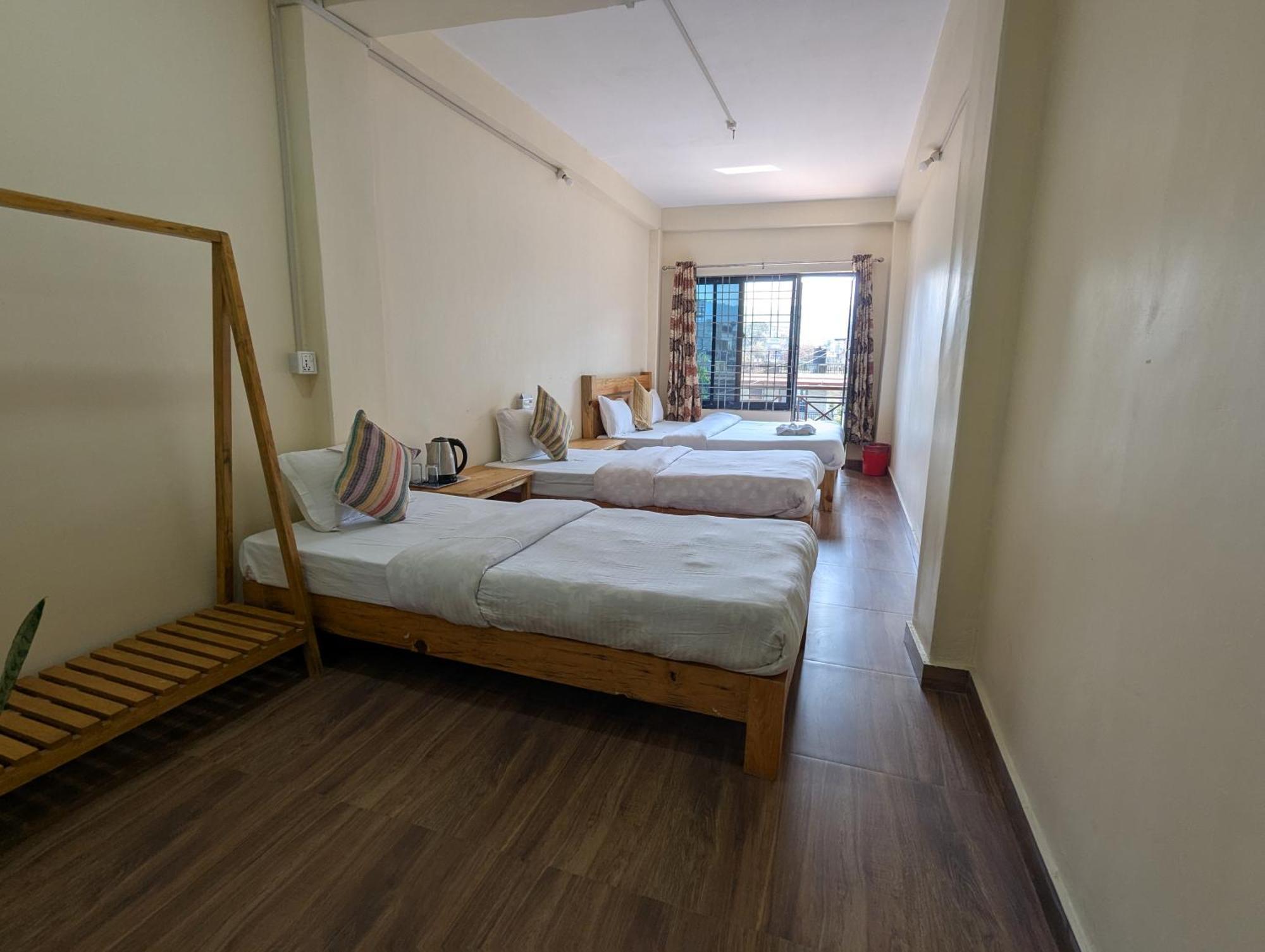 Santoshi Guest House, Покхара Екстер'єр фото